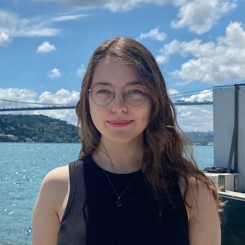 İrem Karaca (Koç University - Computer Engineering)