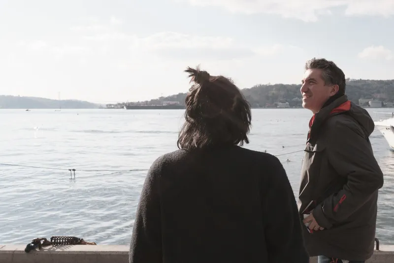 Two participants talking by the Bosphorus at Beykoz Kundura