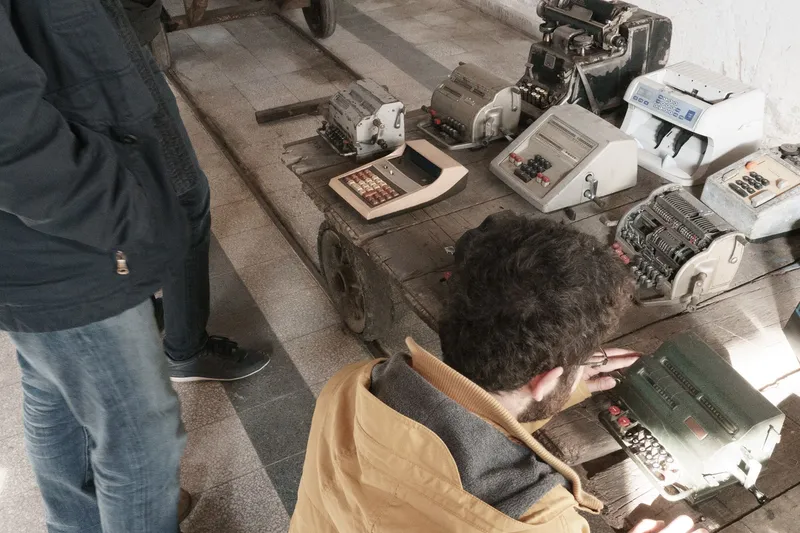 Participants looking at old machines in Beykoz Kundura